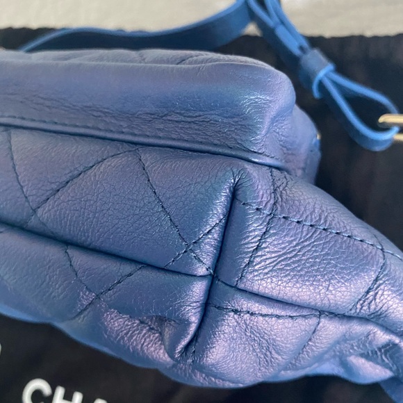 NEW CHANEL Iridescent Blue Quilted Waist Bel - Picture 7 of 16